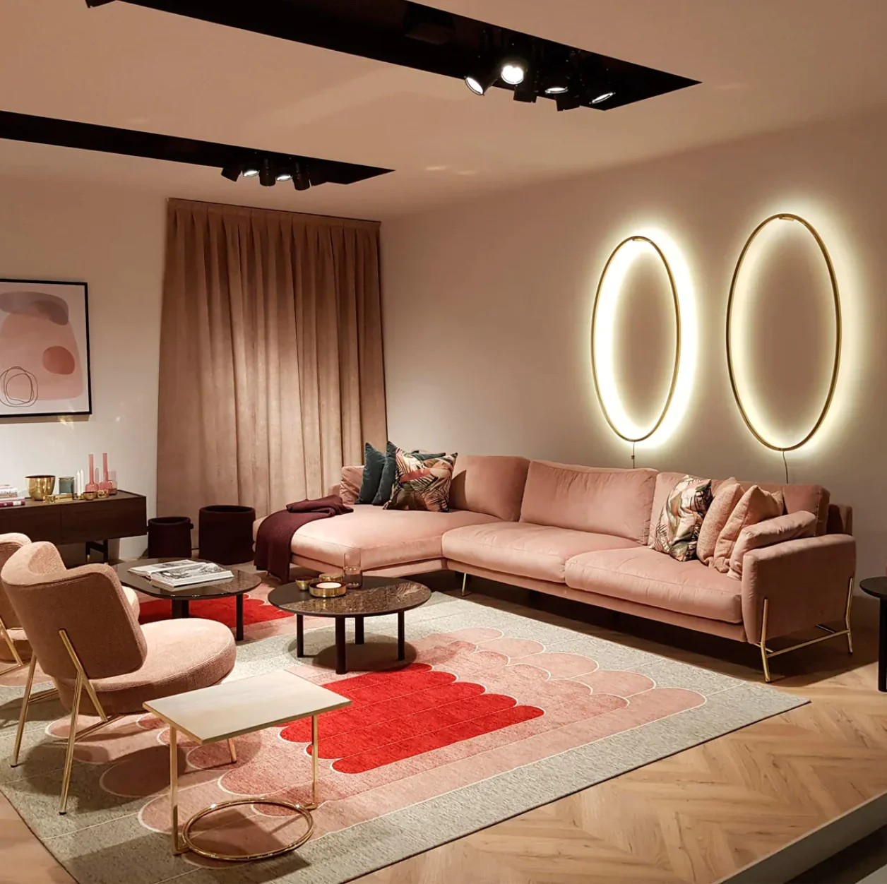Interior del showroom de Muebleria Reynoso